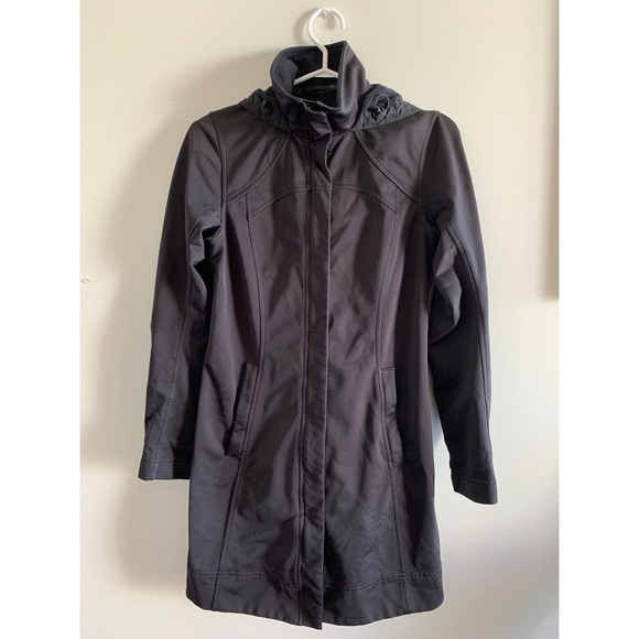 lululemon athletica Jackets & Blazers - Lululemon rain resistant jacket
